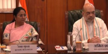 अमित शाह ने दिल्ली कानून और व्यवस्था की स्थिति पर उच्च-स्तरीय बैठक की कुर्सियां, सीएम रेखा गुप्ता वर्तमान