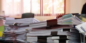 7 आइटम आपको सकारात्मकता को आमंत्रित करने के लिए अपने घर से हटाना चाहिए