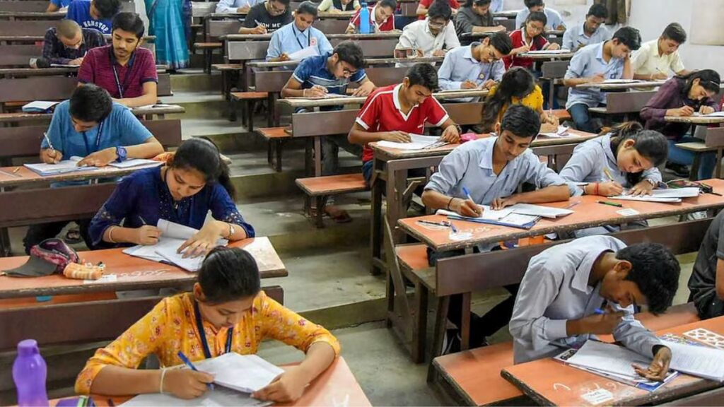 BSEB बिहार बोर्ड मैट्रिक परीक्षा 2025: क्लास 10 अंतिम परीक्षा हिंदी और अन्य पत्रों के लिए चल रहे हैं