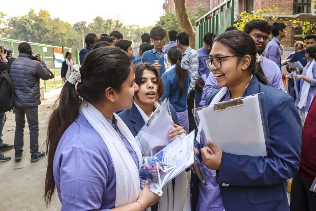 ICSE क्लास 10 बोर्ड परीक्षा 2025 कल शुरू होती है, छात्रों के लिए अंतिम मिनट टिप्स