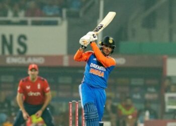 Ind बनाम ENG 5TH T20I: अभिषेक शर्मा स्मैश 37-बॉल 100 वानखदे में, 500 रन पूरा करता है