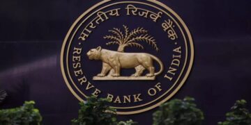 RBI प्रतिबंधों के बाद पैनिकी ग्राहक न्यू इंडिया को-ऑपरेटिव बैंक शाखाओं में आते हैं