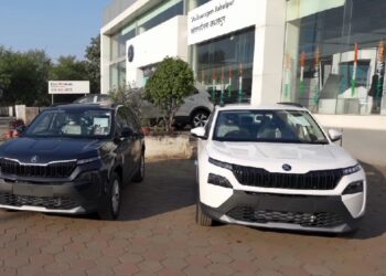 Skoda Kylaq हस्ताक्षर बनाम हस्ताक्षर प्लस - कौन सा अधिक VFM है?