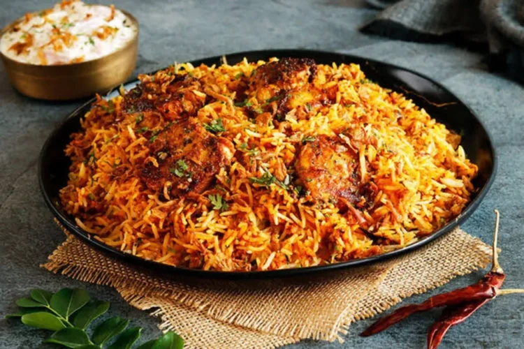 अलीगढ़ मुस्लिम विश्वविद्यालय: 'बीफ बिरयानी की सेवा कर रहे होंगे ...' अमू के वरिष्ठ भोजन से नोटिस वायरल हो जाता है, पुलिस प्रतिक्रिया करता है