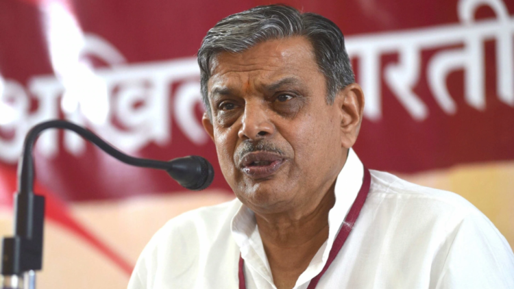 आरएसएस नेता दत्तत्रेय होसाबले महा कुंभ का दौरा करते हैं, विश्वास और संस्कृति के महत्व पर प्रकाश डालते हैं