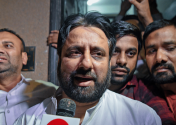 दिल्ली AAP MLA AMANATULLAH खान के रूप में ताजा देवदार का सामना करते हैं, उनकी कानूनी परेशानियों पर एक नज़र, अतीत और वर्तमान