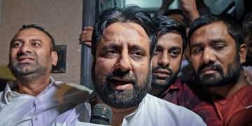 दिल्ली AAP MLA AMANATULLAH खान के रूप में ताजा देवदार का सामना करते हैं, उनकी कानूनी परेशानियों पर एक नज़र, अतीत और वर्तमान