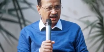 दिल्ली चुनाव 2025: अरविंद केजरीवाल का वादा सड़क विक्रेताओं से! ₹ 10 लाख तक का बीमा, स्वास्थ्य कवर और अधिक गारंटी घोषित