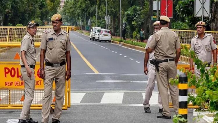 दिल्ली भूकंप: पुलिस ने मजबूत झटके महसूस करने के बाद प्रतिक्रिया दी, लोगों को आपातकालीन मामले में पहुंचने के लिए कहें