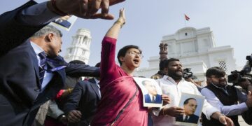 दिल्ली विधानसभा: अमनतुल्लाह खान को छोड़कर सभी AAP विधायकों ने एलजी पते को बाधित करने के लिए तीन दिनों के लिए निलंबित कर दिया