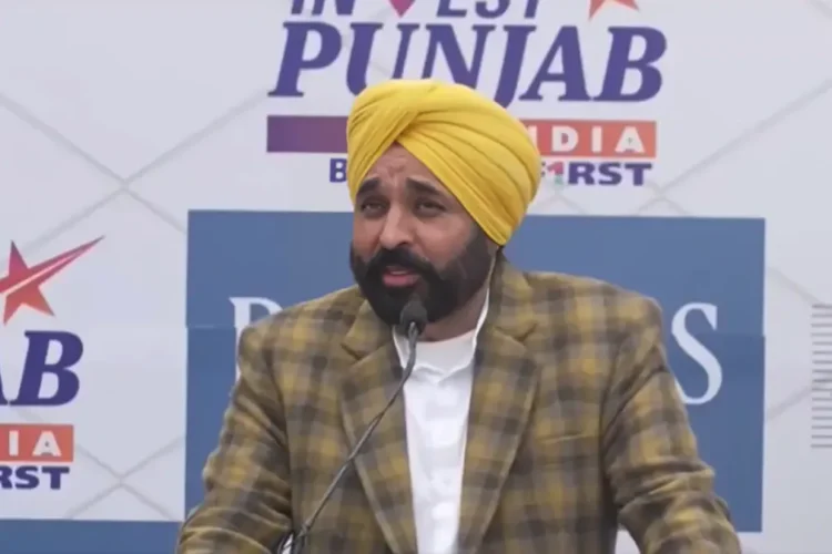 पंजाब न्यूज: सीएम भागवंत मान ने वड्डा ग़लुघारा के शहीदों को श्रद्धांजलि दी