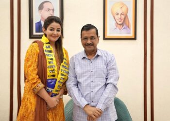 पंजाबी अभिनेत्री सोनिया मान अरविंद केजरीवाल की उपस्थिति में AAP में शामिल हुईं