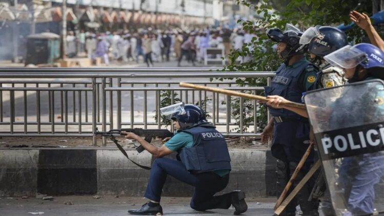 बांग्लादेश पुलिस ने छात्र के नेतृत्व वाले विरोध के दौरान कथित अत्याचारों पर 41 पूर्व अधिकारियों को गिरफ्तार किया