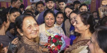 रेखा गुप्ता निवास पर लोगों से मिलते हैं, आज मोहन सिंह बिश्ट के लिए डिप्टी स्पीकर के रूप में मोशन को स्थानांतरित करने के लिए तैयार हैं