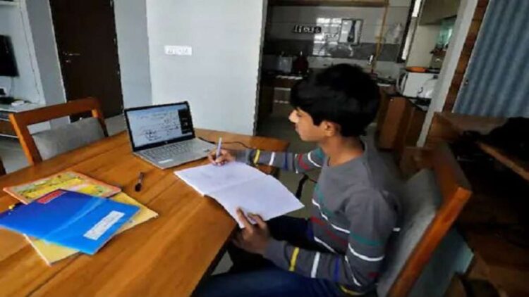 वाराणसी के शहरी क्षेत्रों में स्कूल इस कारण से शनिवार तक कक्षा 8 तक ऑनलाइन कक्षाएं रखने के लिए