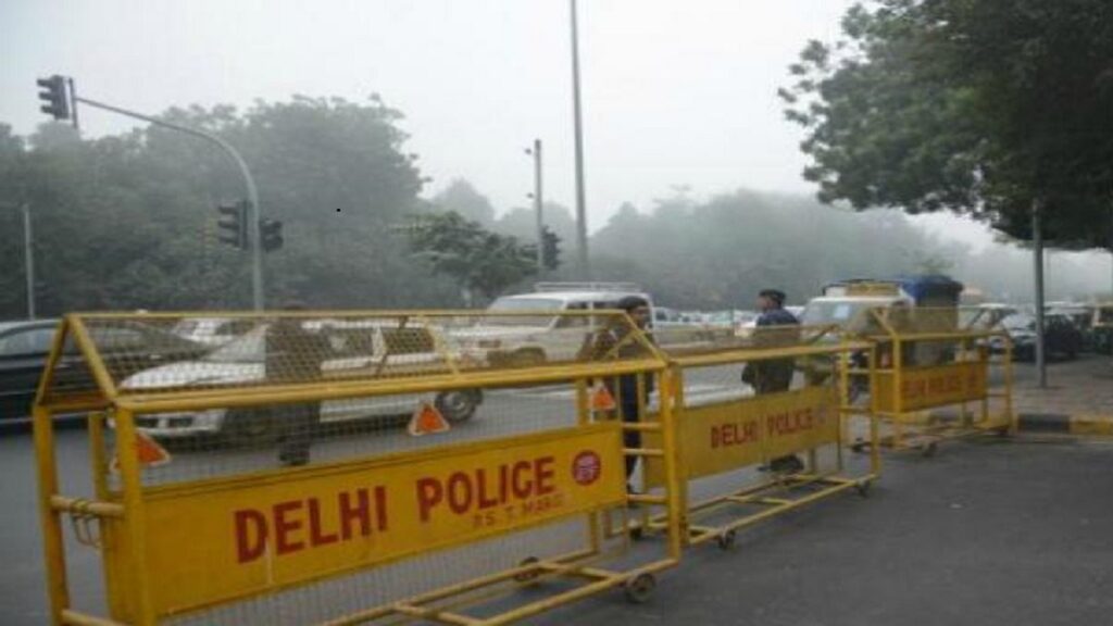 दिल्ली पुलिस ने बेगमपुर क्षेत्र में मुठभेड़ के दौरान तीन अपराधियों को गिरफ्तार किया