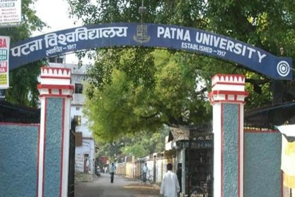 पटना समाचार: पटना विश्वविद्यालय में बमबारी की घटना: दो छात्र समूह दरभंगा हाउस में टकराव