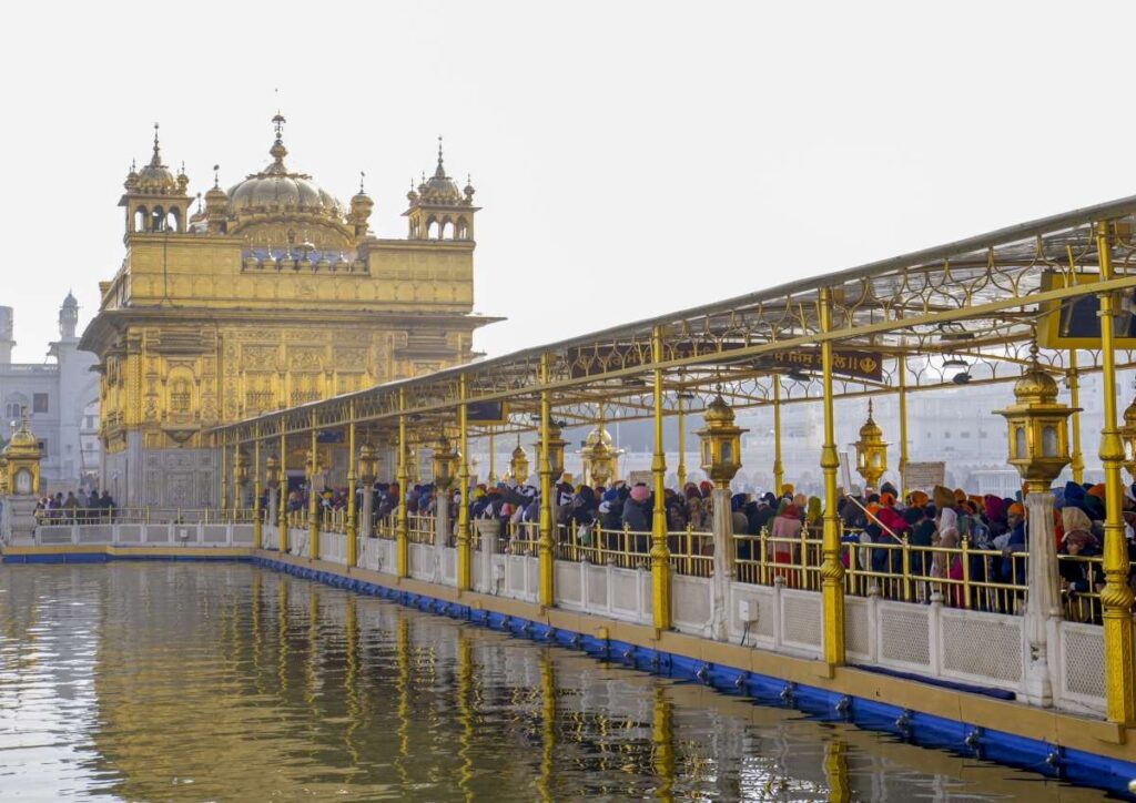 हरियाणा आदमी गोल्डन टेम्पल में आयरन रॉड के साथ भक्तों पर हमला करता है, पांच घायल, एक महत्वपूर्ण