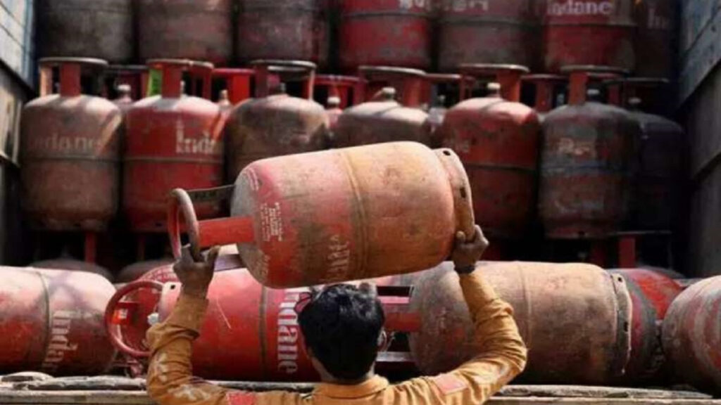 होली उपहार! नि: शुल्क LPG सिलेंडर इस राज्य में रिफिल करता है, क्या आप पात्र हैं? विवरण की जाँच करें