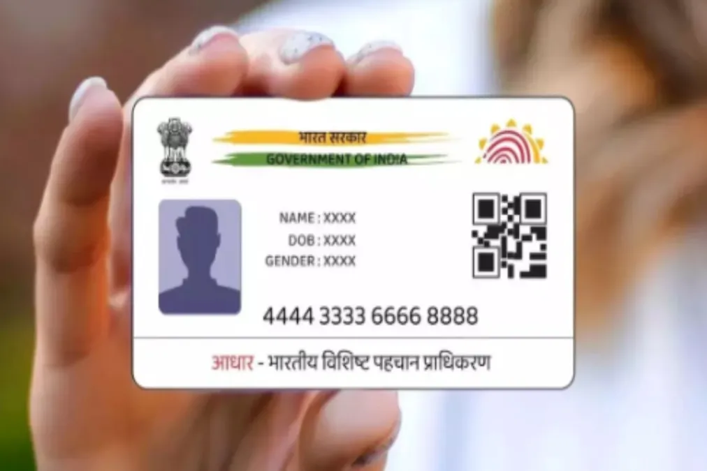 ECI संवैधानिक और कानूनी प्रावधानों के अनुसार AADHAAR के साथ महाकाव्य को जोड़ने के लिए