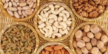 खाली पेट में इन 5 सूखे फलों का सेवन करने से आपको स्वास्थ्य समस्याओं से दूर रहने में मदद मिलती है