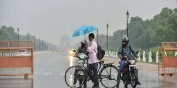 दिल्ली-एनसीआर हल्के वर्षा, बादलों को आज राष्ट्रीय राजधानी के लिए उठाता है