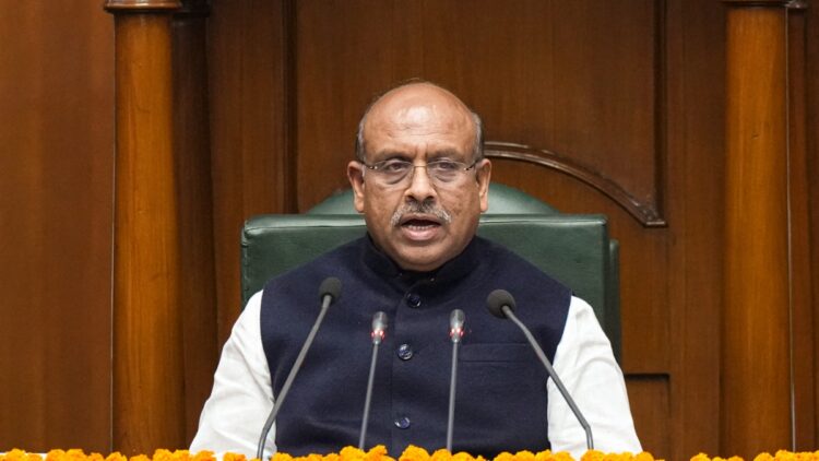 दिल्ली के अध्यक्ष ने मुख्य सचिव से शिकायत की कि अधिकारियों ने विधायकों की अनदेखी की, एएपी बीजेपी पर एक खुदाई करता है