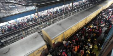 नई दिल्ली स्टेशन पर कोई भगदड़ नहीं: रेलवे, भारी भीड़ के बाद पुलिस की सूचना | वीडियो