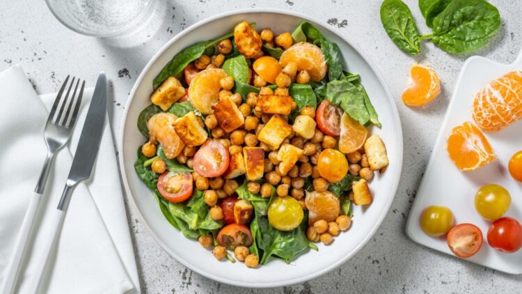 नाश्ते के लिए स्वस्थ, प्रोटीन युक्त पनीर और छोले सलाद के साथ अपने दिन को किकस्टार्ट करें, नुस्खा जानें