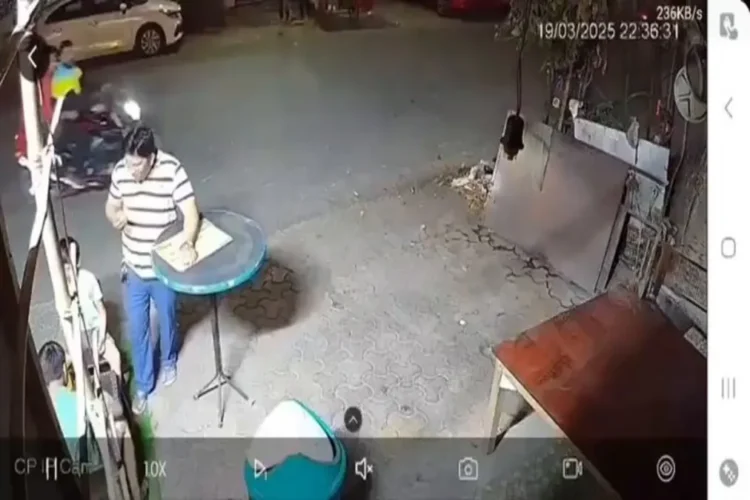 नोएडा वायरल वीडियो: आदमी परिवार के साथ एक सड़क के किनारे भोजनालय में मोमोज का आनंद लेता है, चोर सोने की चेन छीनता है, अपने साथी के साथ भाग जाता है