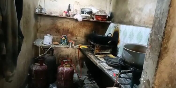 पंजाब के अधिकारियों ने अनहेल्दी मोमो फैक्ट्री पर छापा मारा, फ्रिज में डॉग का हेड विच्छेद पाया