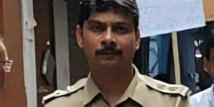 मथुरा न्यूज: नशे में पुलिस पुलिस वाली पुलिस पुलिस को आधी रात में महिला उप-निरीक्षणक के कमरे में तोड़ देती है, जबरन करने की कोशिश करता है ... गिरफ्तार