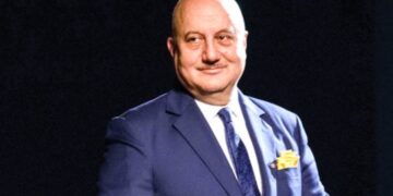 महिलाओं को सशक्त बनाना महत्वपूर्ण है: अनुपम खेर ने अंतर्राष्ट्रीय महिला दिवस मनाया