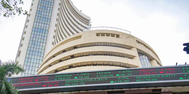 मार्केट क्लोजिंग बेल: Sensex Sinks 73,000 से नीचे, निफ्टी ने 22,000 अंक प्राप्त किए हैं