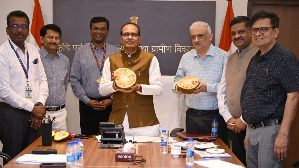 केंद्र उच्च-मूल्य वाले फलों की खेती के लिए धक्का देता है, किसानों की आय में सुधार के लिए कमलम, एवोकैडो और कटहल पर ध्यान केंद्रित करता है