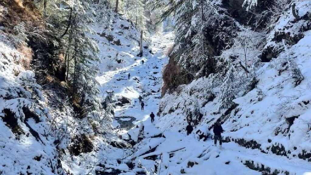 जम्मू और कश्मीर के किश्त्वर में सेना के साथ गनफाइट में आतंकवादी मारे गए, ऑपरेशन अंडर