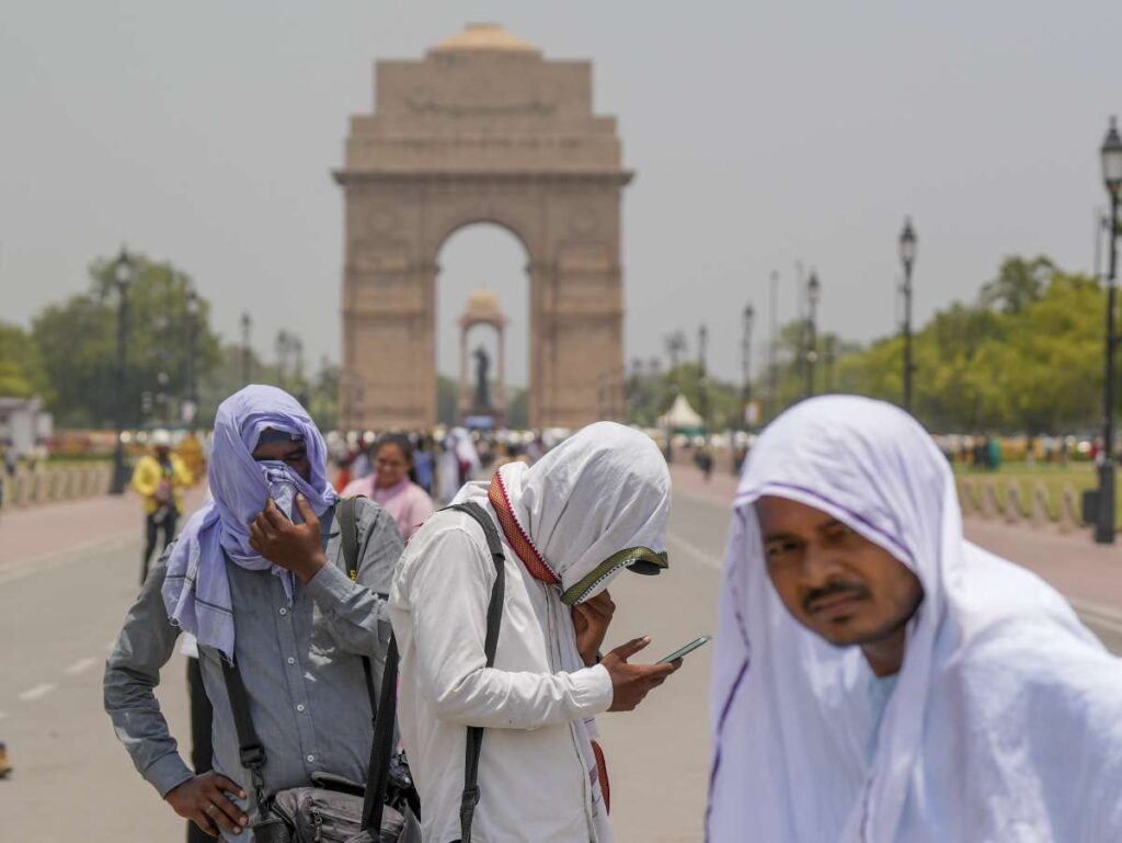 दिल्ली मौसम अद्यतन: शहर 40 डिग्री सेल्सियस रिकॉर्ड करता है, आईएमडी कल के लिए पीला अलर्ट जारी करता है