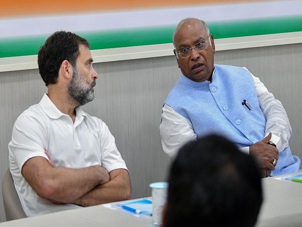 नेताओं के पाहलगाम टिप्पणी स्पार्क रो के बाद कांग्रेस ने खुद को दूर कर दिया। केवल राहुल, खरगे पार्टी के लिए बोलते हैं