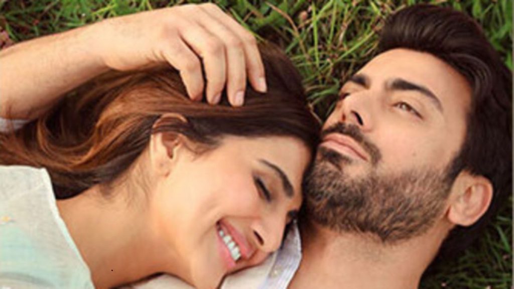 पाकिस्तानी अभिनेता फवाद खान की बॉलीवुड में 8 साल की वापसी को 'अबीर गुलाल' के रूप में इंतजार करना है
