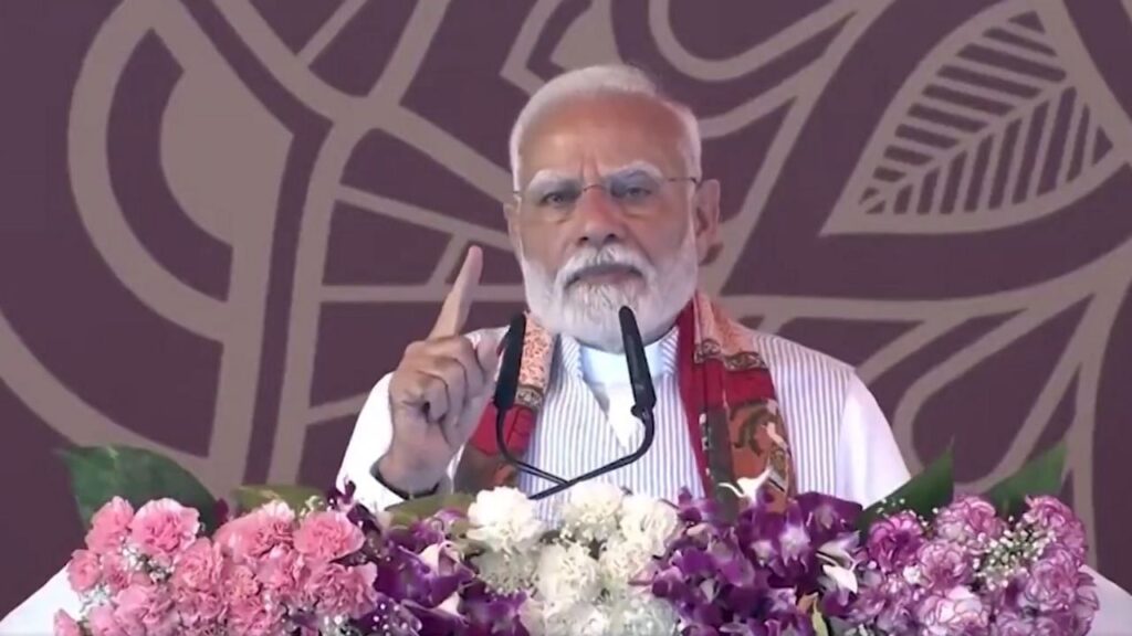 पीएम मोदी ने वाराणसी में 3,880 करोड़ रुपये की प्रोजेक्ट लॉन्च किए, डेयरी विकास की प्रशंसा करते हैं और पुरवानचाल के ग्रामीण विकास में महिलाओं की भूमिका