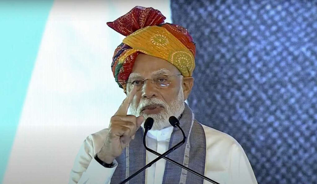पीएम मोदी वक्फ एक्ट पर कांग्रेस को लक्षित करते हैं, भूमि 'लूट' को समाप्त करने के लिए संशोधित कानून कहते हैं और गरीब मुस्लिमों को लाभान्वित करते हैं
