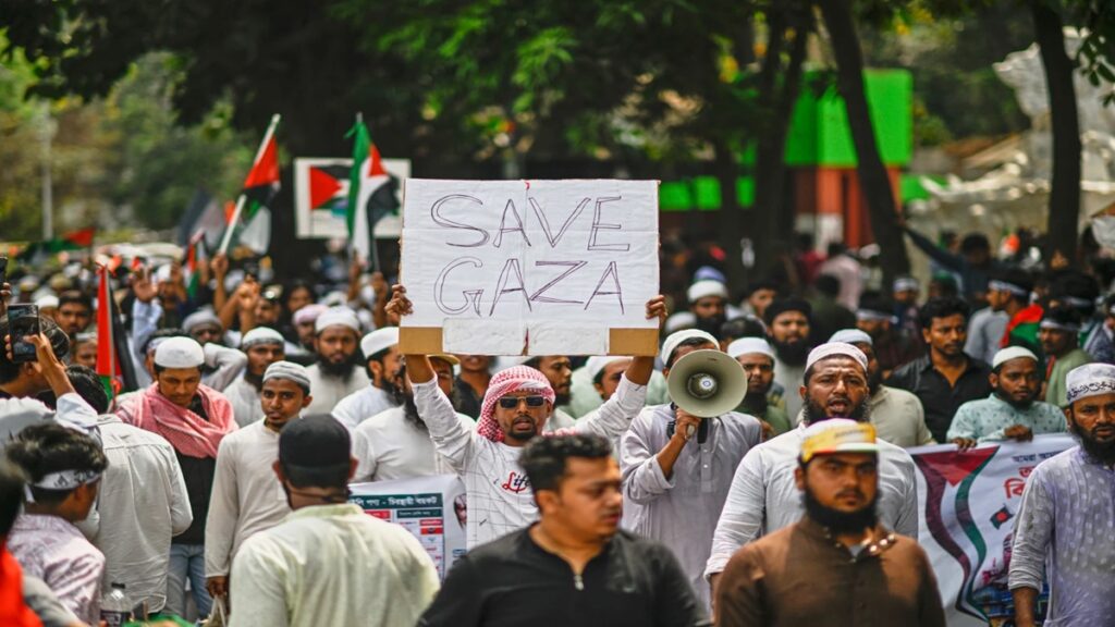 बांग्लादेश ने गाजा स्ट्राइक पर सार्वजनिक आक्रोश के बीच पासपोर्ट पर इज़राइल के शिलालेख को छोड़कर 'बहाल किया