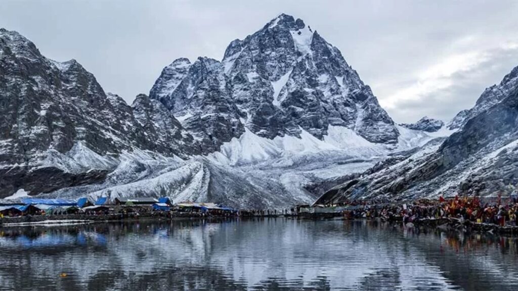 मणिमाहेश कैलाश कहाँ है? Mansarovar की तरह, यह पवित्र झील तीर्थयात्रियों के लिए भी विशेष है