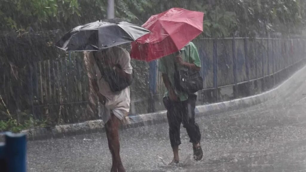 मौसम अद्यतन: इन राज्यों के लिए जारी भारी वर्षा चेतावनी, तापमान के रूप में दिल्ली में हीटवेव चेतावनी