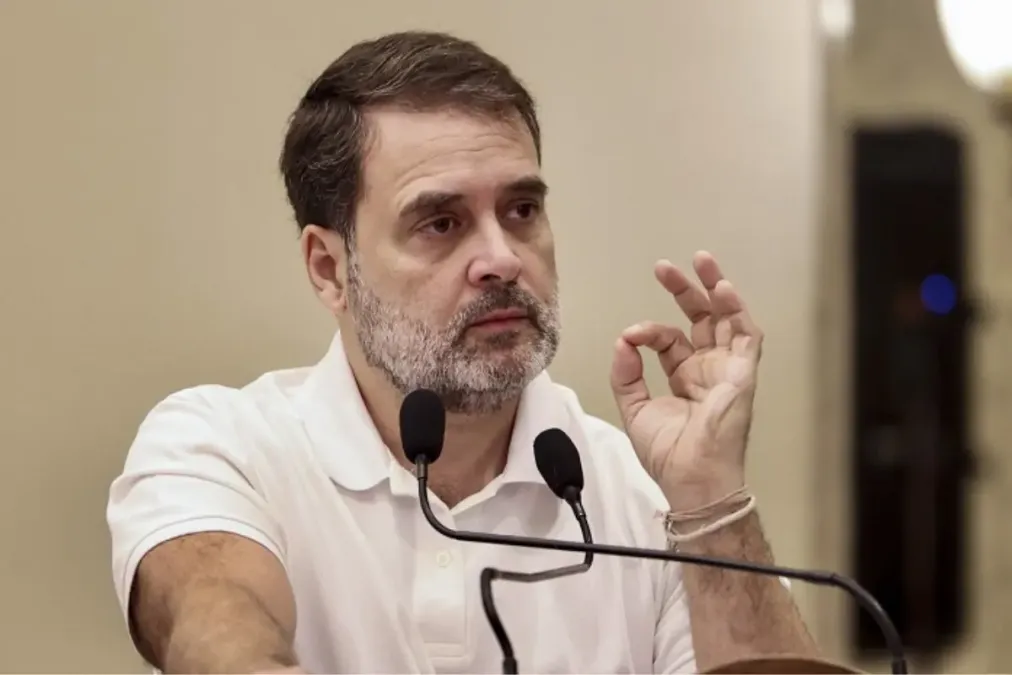 राहुल गांधी ने ईसीआई को विदेशी धरती पर समझौता किया, क्या यह एक संवैधानिक कार्यालय को नीचा दिखाना सही है? भाजपा ने जवाब दिया