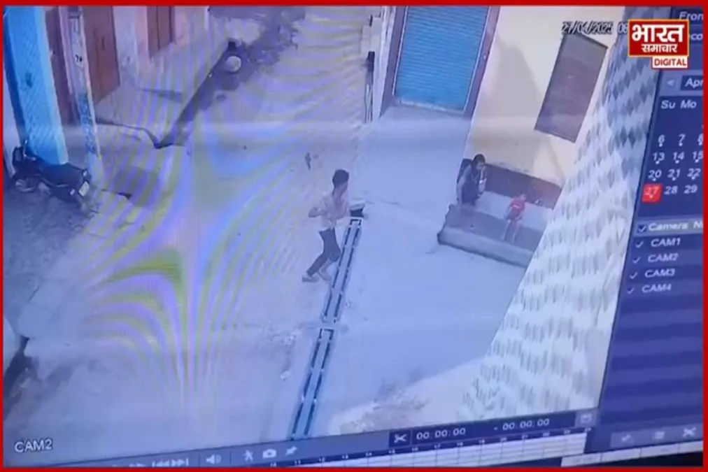 शमली वायरल वीडियो: बर्बर! आदमी कुल्हाड़ी के साथ अंधाधुंध व्यक्ति पर हमला करता है, सीसीटीवी पर पकड़ा गया अधिनियम, पुलिस प्रतिक्रिया करता है