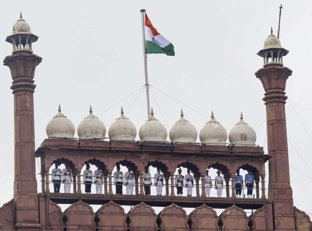 लाल किला, जामा मस्जिद को बम का खतरा मिलता है, पुलिस का कहना है कि चेक के दौरान कुछ भी संदिग्ध नहीं मिला