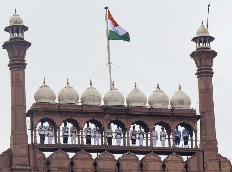 लाल किला, जामा मस्जिद को बम का खतरा मिलता है, पुलिस का कहना है कि चेक के दौरान कुछ भी संदिग्ध नहीं मिला