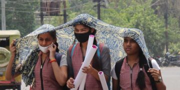 दिल्ली स्कूल हीटवेव के बीच छात्र स्वास्थ्य को प्राथमिकता देते हैं, आईएमडी येलो अलर्ट जारी करता है