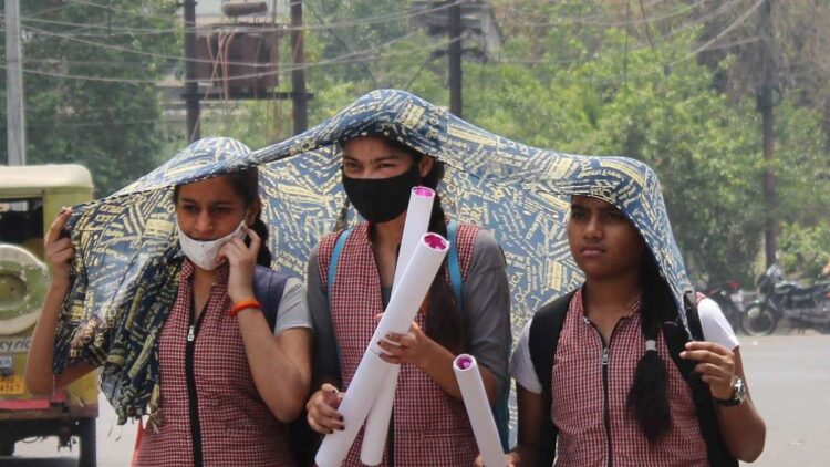 दिल्ली स्कूल हीटवेव के बीच छात्र स्वास्थ्य को प्राथमिकता देते हैं, आईएमडी येलो अलर्ट जारी करता है